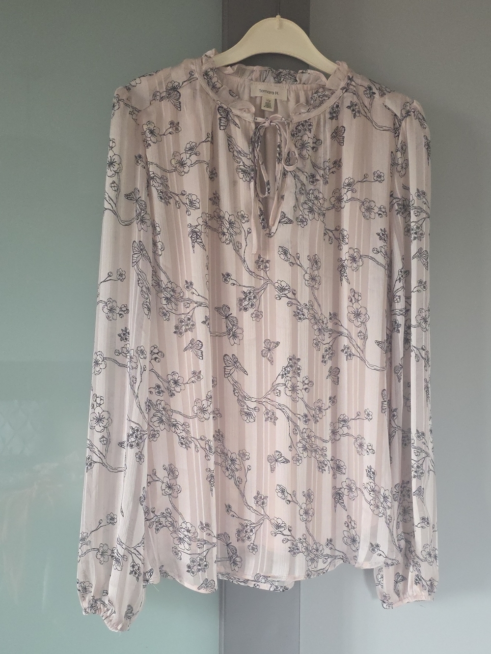 Tamara H. Size L Long Sleeve Floral Blouse